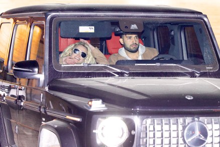 Malibu, CA - *EXCLUSIVE* - Hey Britney! Amid internet speculation, pop icon Britney Spears and husband Sam Asghari have were spotted on a romantic date at the famous Nobu Malibu. The pair looked happy and in love, with Britney grinning from ear to ear as they sat in the car waiting for her beau. Despite the media frenzy around of her life, Britney appeared to be enjoying her time with Sam at the trendy restaurant Pictured: Britney Spears, Sam Asghari BACKGRID USA 19 FEB 2023 USA: +1 310 798 9111 / usasales@backgrid.com UK: +44 208 344 2007 / uksales@backgrid.com *UK Customers - Images Containing Children Please Pixelate Front Face To Publication*